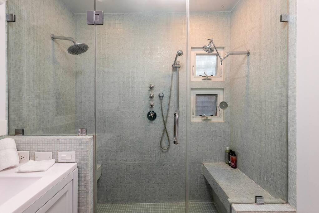 Luxurious Bel Air W/ Jacuzzi! 2bd 2ba Appartement Los Angeles