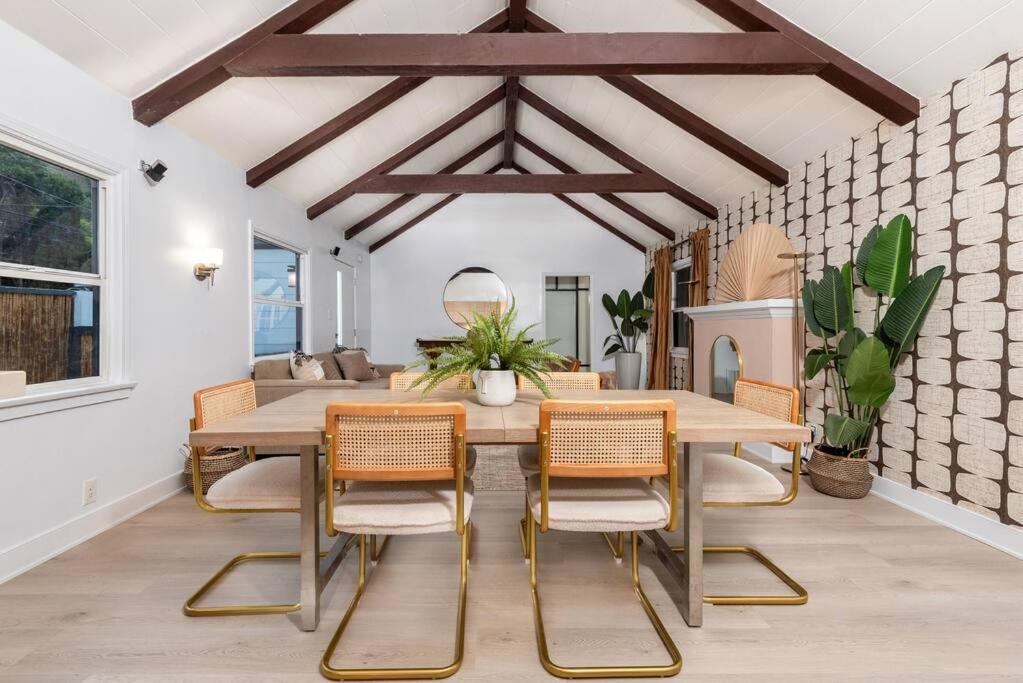 Luxurious Bel Air W/ Jacuzzi! 2bd 2ba Appartement *